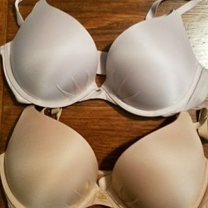Victoria's Secret 36C Fabulous Bras Lot of 2